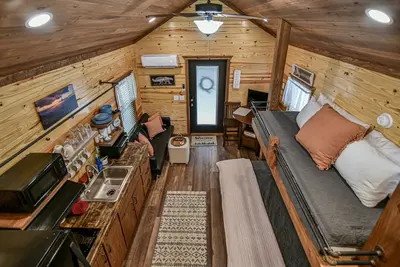 Image de Asheville Tackle Box Tiny House