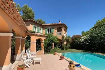 Image de Vaste villa méditerranéenne dans son écrin de verdure