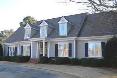 Image de 5 bed - Available 2026 Graduation - Beautiful - 3 mi to Uga