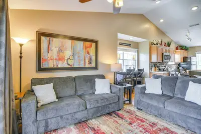 Image de Near Silver Dollar City! Condo w/ Hot Tub & Lake