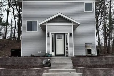 Image de Lake home on quiet recreational lake with hot tub. Close to \"Up North\" amenities