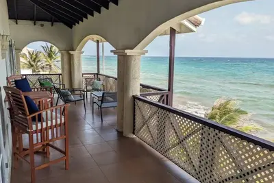 Image de Breezy Ocean Front Condo Close to The Best Beaches