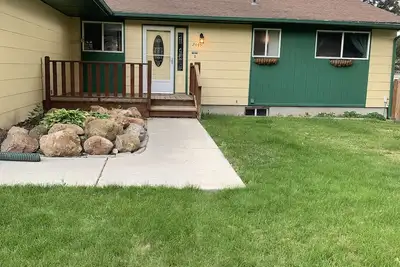 Image de Sunny Days w/ room for everyone. Pet-Friendly!