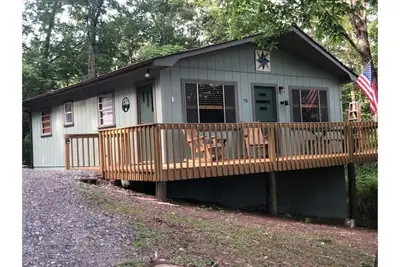 No steps and dogs welcomed!