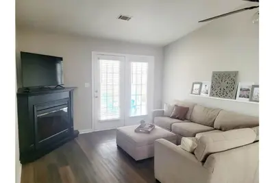 Image de Centrally located cozy 2br townhome