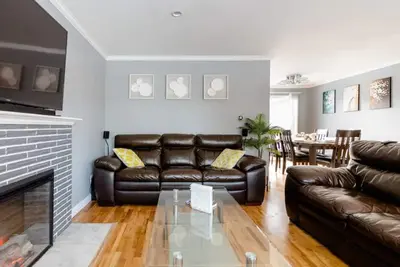 Stunning Rambler W/Access to Airport & Downtown