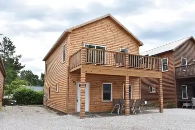 Image de Unplug and unwind at this cottage on Lake Erie bluff