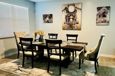 Image de New Home! ! Less than 2 miles from Super Bowl! !