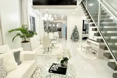 Image de Stunning Ocean view home with luxury amenities!