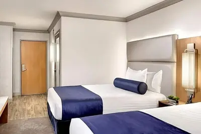 Image de 2 x Elevate 2 Queens at The Strat Hotel, Casino & Tower