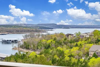 Image de Beautiful Lake View Condo, Newly Updated & Ideally Located