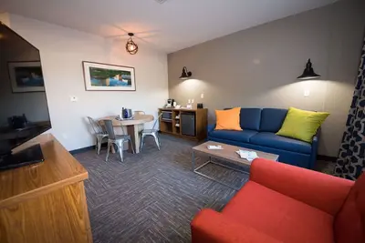 Four 2-bedroom Suites with 2 Queens and 1 King at The Kartrite Resort!