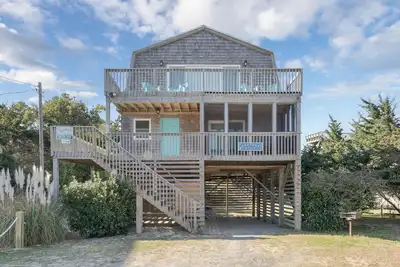 Image de 7564- Stargazer, 4 bedrooms and ocean views, just steps from the beach.