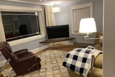 Image de Three bedroom bungalow on one acre. One minute from Interstate 40.