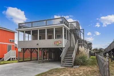 Image de 5 bedroom across the street from the beach! In the heart of Kill Devil Hills!