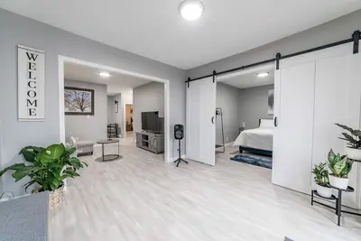Image de 3 bedroom apartment in Cranston, Ri
