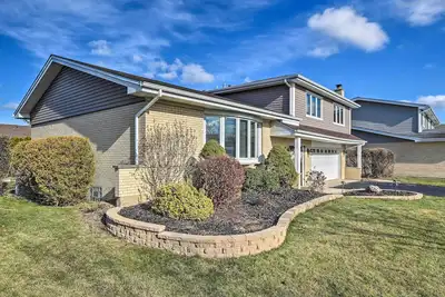 Image de Elegant Mount Prospect Home w/ Fire Pit!