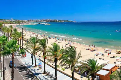 Image de 3br-sleeps6-balcony-a\/c-5min to beach