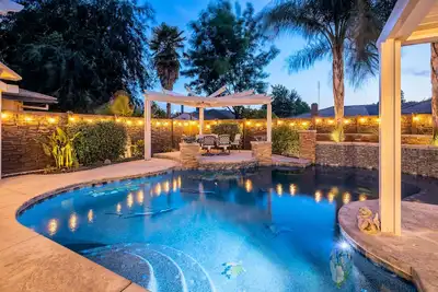 Image de Hot Tub & Pool with 5 Cozy Bedrooms