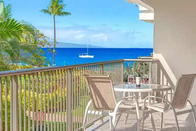 Image de Maui Resort Rentals: Whaler 223 – 2br Corner Suite w/ Partial Ocean & West Maui Mountain Views!