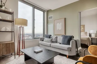 Image de Dreamy Chinatown/Theater District 2br w/ W/D & Gym, nr T, by Blueground