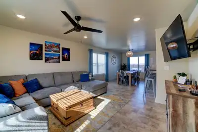 Image de Luxury Townhome in Moab with Pool Hot Tub Wi-Fi King Bed