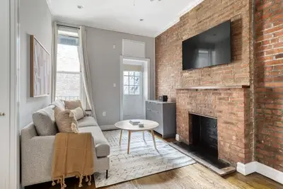 Image de Sleek West Village 1br w/ W/D, nr restaurants, by Blueground