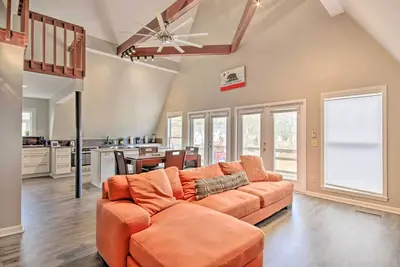 Image de Waterfront Chapin Home w/ Private Dock!