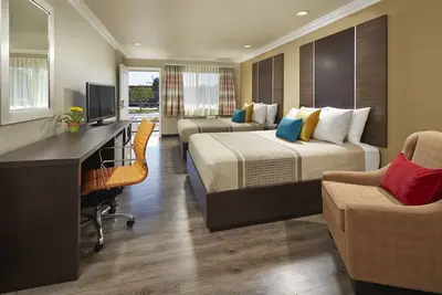 Image de Spacious 2-Unit Stay – Near Disneyland, Anaheim Gardenwalk, Must-See Attractions