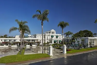 Image de Vacation At its Finest! 3 Units, Beach Access! Close to Seaport Village