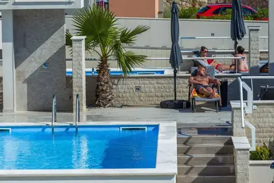 Image de Modern apartments with pool for 12