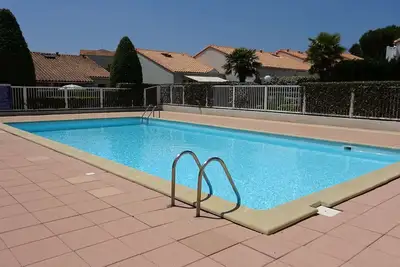 Image de Appartement T2 avec Piscine à 2 Pas de la Plage de Pontaillac