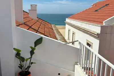 Casa na Onda Liberdade, T2 avec terrasse vue mer à 30m de la plage de Nazaré