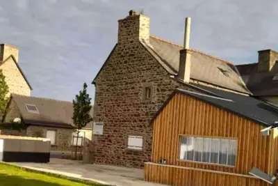Image de Grande maison avec sauna et jardin