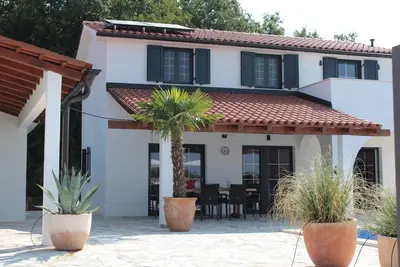 Image de Villa mit Beheiztem Pool - Völlige Privatspähre