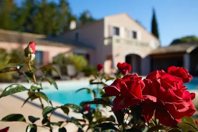 Image de Une Villa Prestigieuse Au Calme À PROXIMITÉ Du Centre De La Ville D’UZÈS