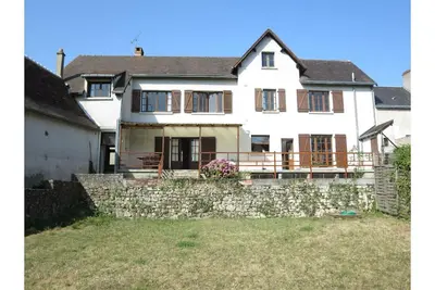 Image de Grande maison de campagne pour 4 personnes en bord de rivière