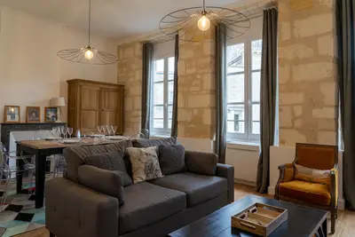 Image de La Course - Beau duplex 2 ch et 2 sdb près du Jardin Public