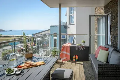 Image de Fistral Beach - 3 Bed Beachfront Apartment, Sleeps 7 in proper beds!