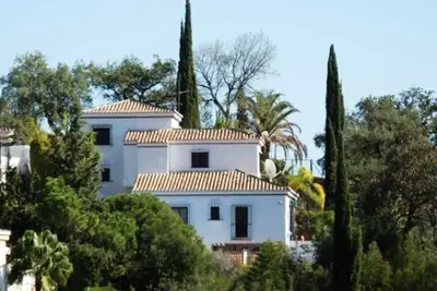 Image de Quiet Idyllic Villa in the hills behind the coast.