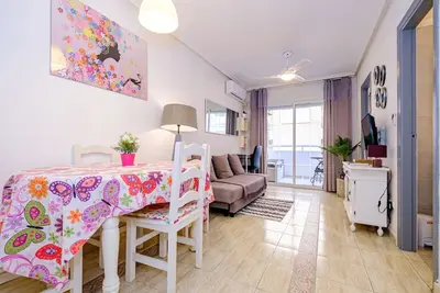 Image de Cozy one bedroom apartment within walking distance from the sea and two city beaches!