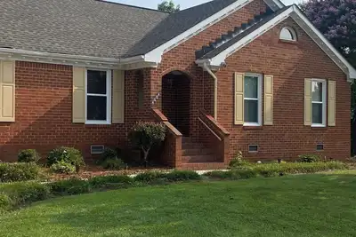 Image de Spacious tranquil 4 bedroom family home near everything