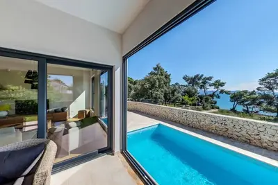 Image de Villa with private pool and beach access