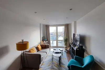 Image de Cosy and spacious 1b apartment in London - 2 min from the train station
