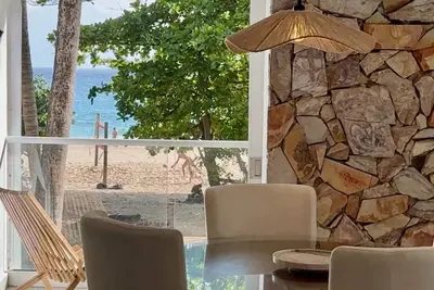 Image de VibeWave Beachfront Gem!