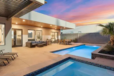 Image de Slice of Heaven: Private Pool + Pecan Valley Resort Access