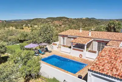 Image de Laranjeira - Trois Chambres Villa, Couchages 6