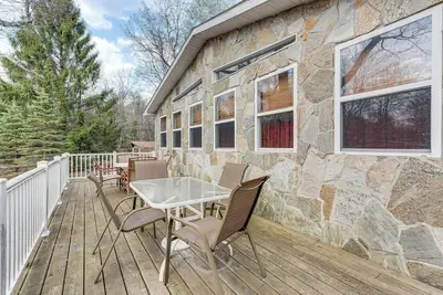 Image de Fire Pit, Gas Grill: Pet-Friendly Blakeslee Home!