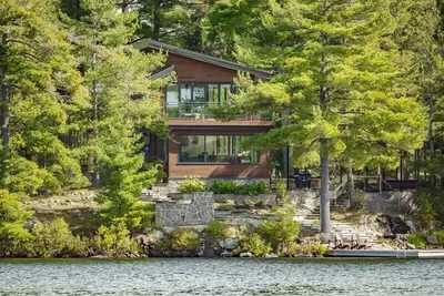 Image de Cherry Island Muskokas Premiere Private Island