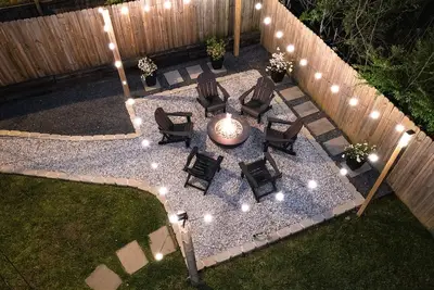 Image de Hot Tub+Gas Fire Pit+Outdoor Oasis+Lights+Murals
